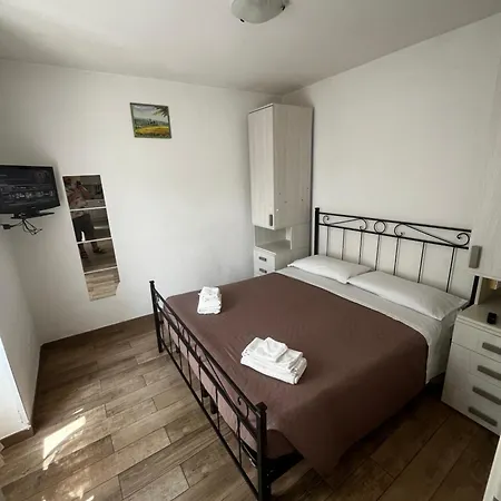 펜션 La Casa Del Sole 임페리아